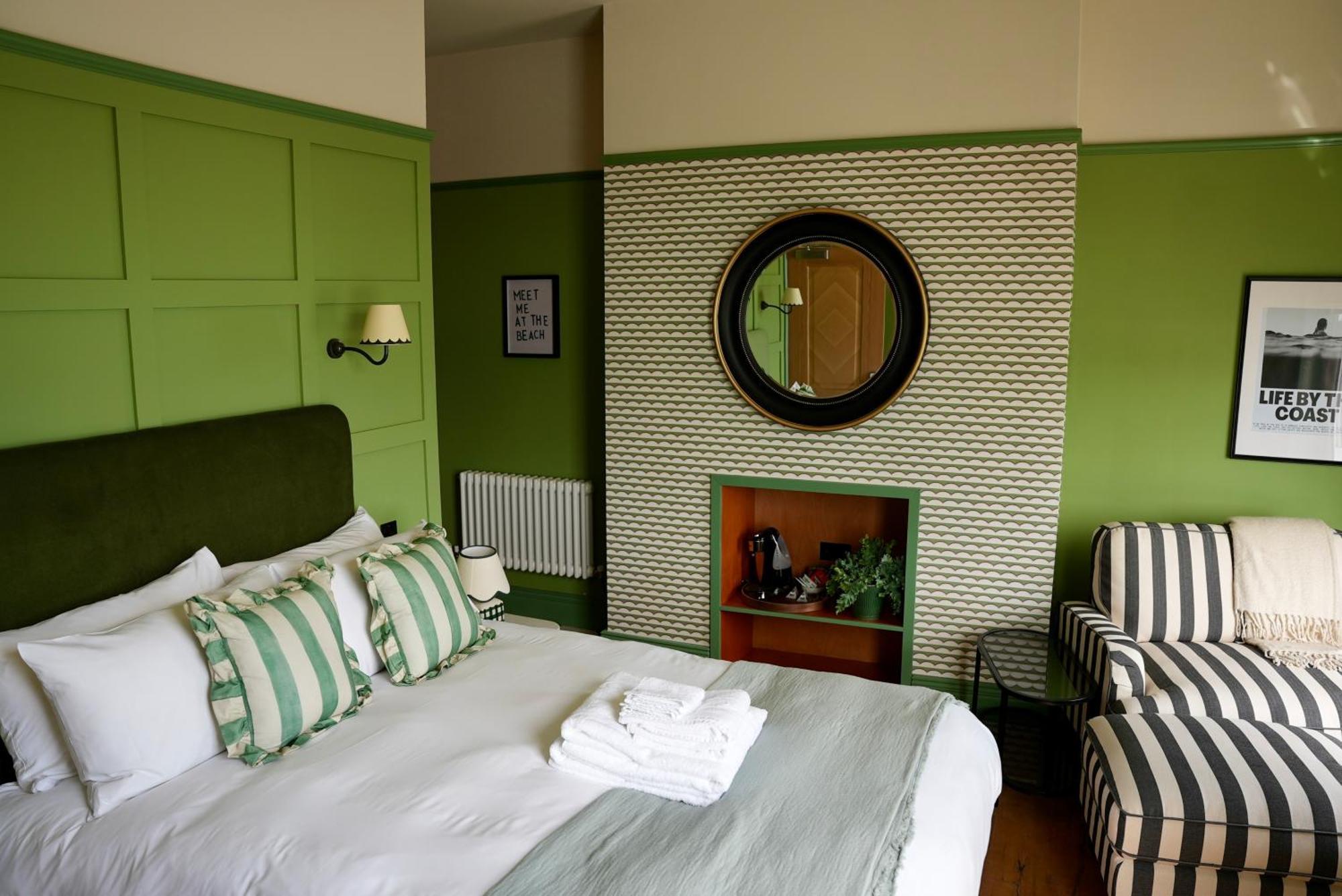 The London & Paris Hotel フォークストン エクステリア 写真